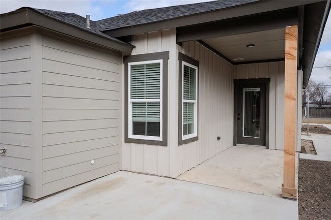 Building Photo - 380 N Dallas St