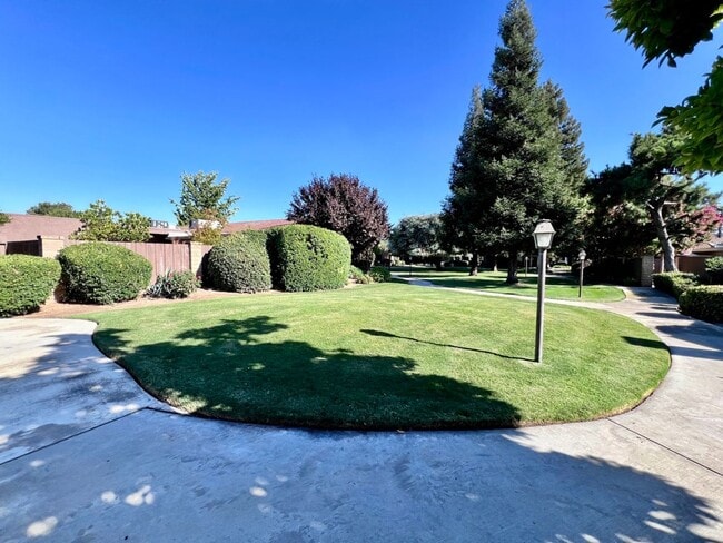 Building Photo - $2,295 Shaw & Van Ness, 3 Bedroom Condo- S...