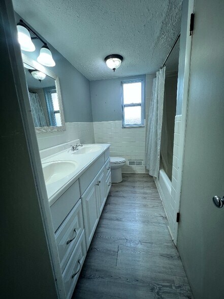 Building Photo - 7903 Ackley Rd