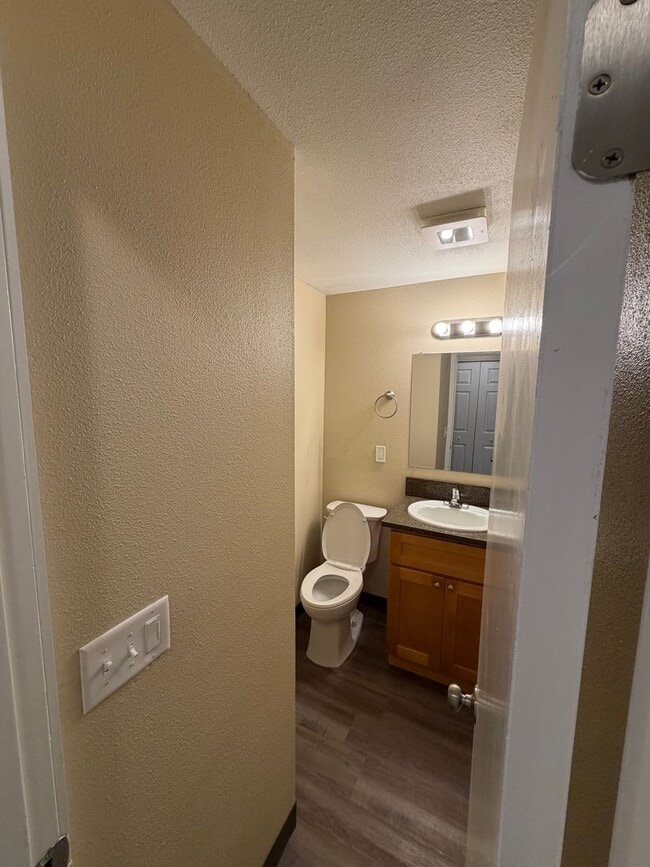 Building Photo - Sunnyside Duplex