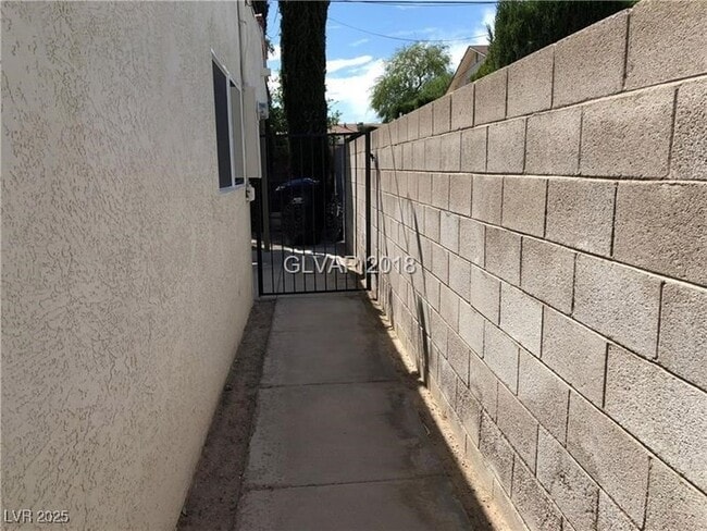 Building Photo - 1850 Center St