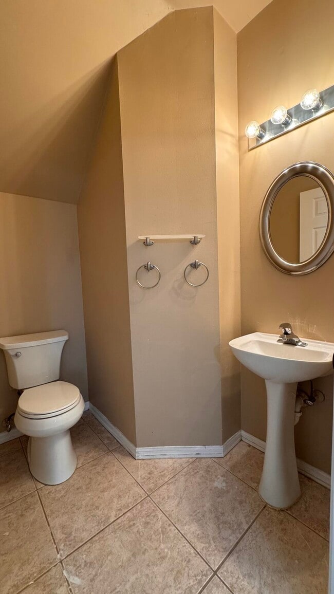 Building Photo - 6422 Park Lake Cir