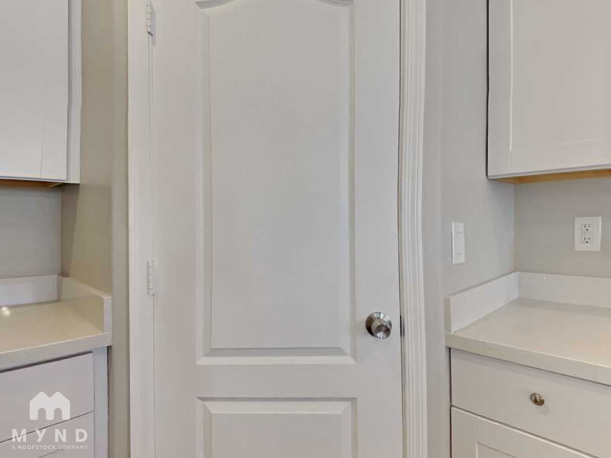 Building Photo - 506 W Gary Way