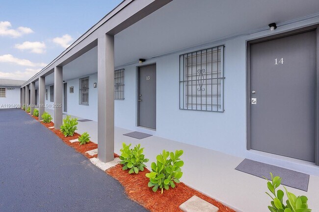 Building Photo - 5807 SW 25th St