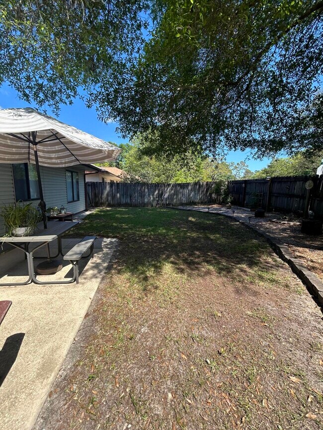 Building Photo - 388 Springwood Way