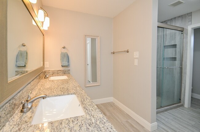 Building Photo - 2019 Briarlee Dr