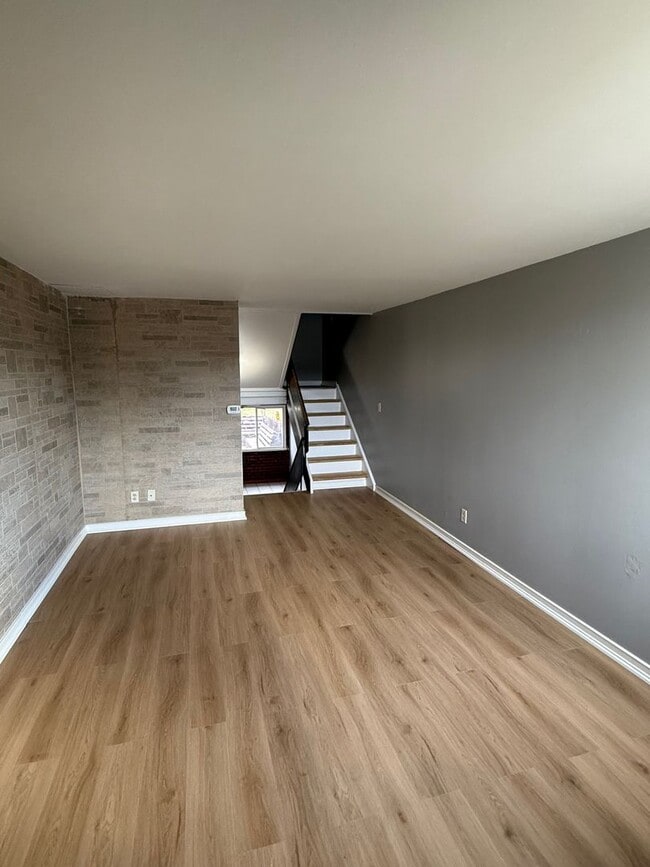 Building Photo - 3 Bed/1.5 Bath Condo for Rent!!