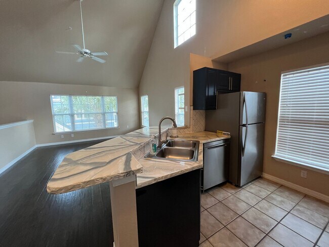 Building Photo - Beautiful 2-bedroom, 2-bath Condo available in sought after Admirals Walk private gated community.