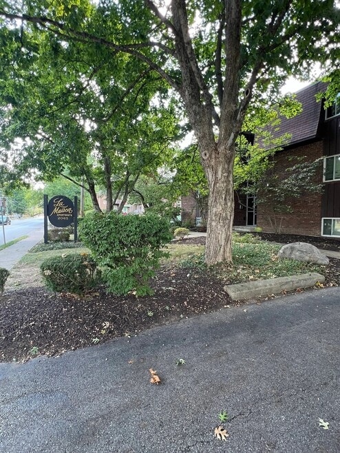 Building Photo - 2065 Sutton Ave