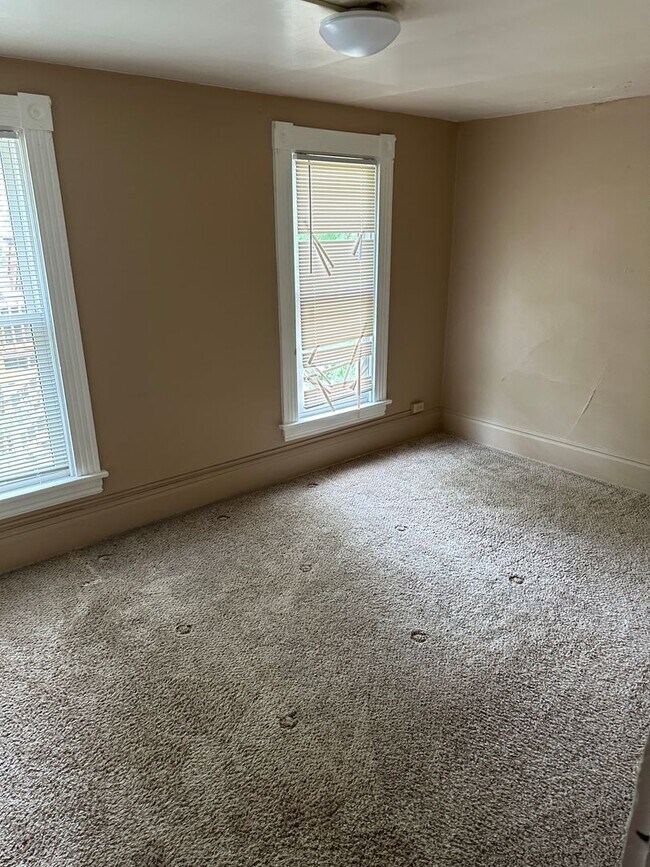 Building Photo - 605 E Buchtel Ave