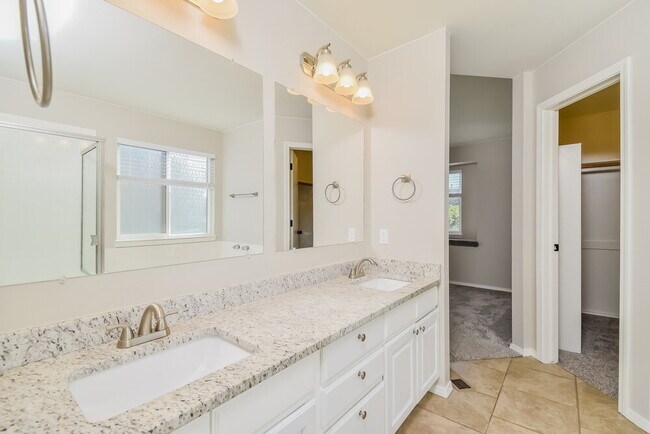 Building Photo - 8633 Bellcove Cir