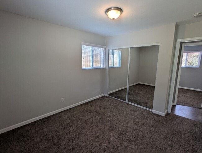 Building Photo - 3 Bedroom - 1 Bath House in San Diego