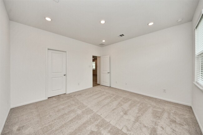 Building Photo - 18010 Whitetail Run Ln