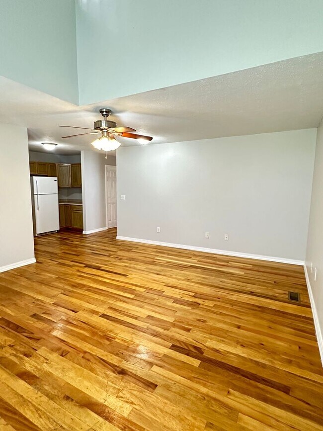 Building Photo - This 3 Bedroom Basement Duplex in Ozark is...