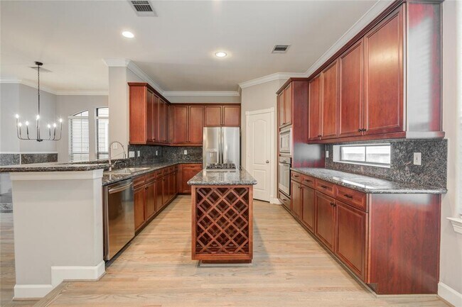 Building Photo - 5510 Blossom St