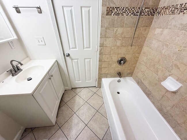 Building Photo - Updated 3 Bed/2 Bath Home For Rent!