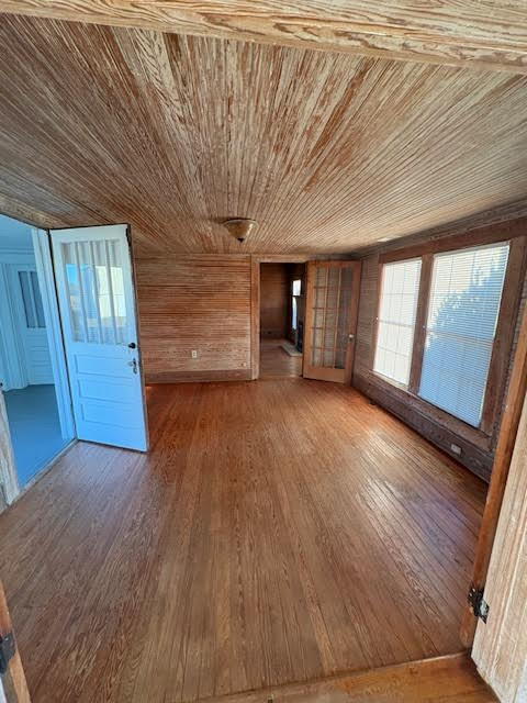 Building Photo - "Charming 1-Bedroom Greenville Retreat with Rustic Hardwood Floors!"