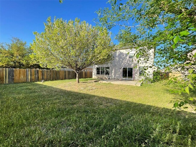 Building Photo - 203 Rim Rock Dr
