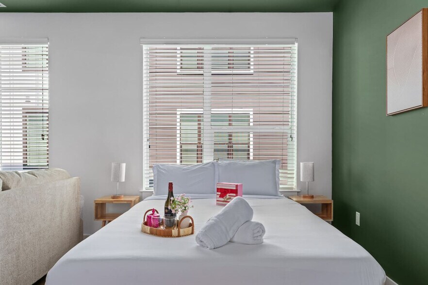 Building Photo - 2412 W Cypress St