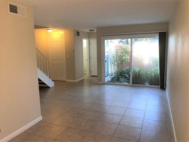 Building Photo - Remodeled Townhome in the Irvington neighborhood of Fremont - Beautiful from head to toe!