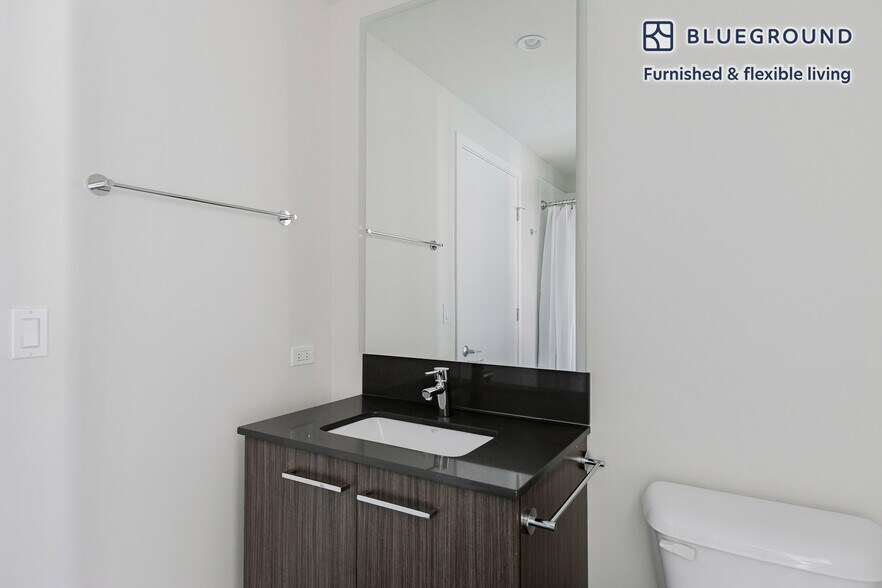 Building Photo - 730 W Couch Pl