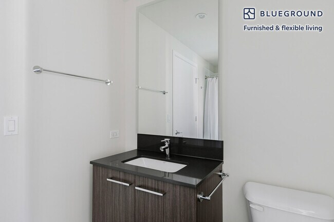 Building Photo - 730 W Couch Pl