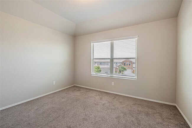 Building Photo - 108 Comet Dr