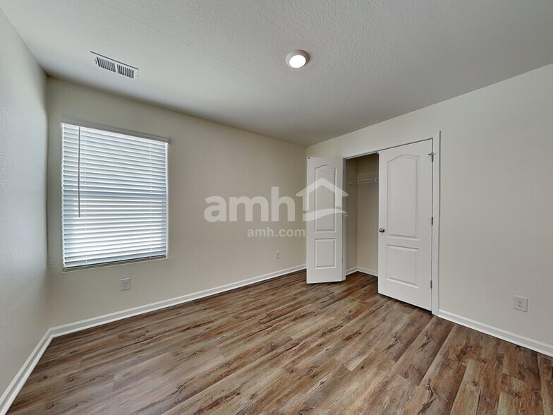 Building Photo - 2061 Southlea Dr