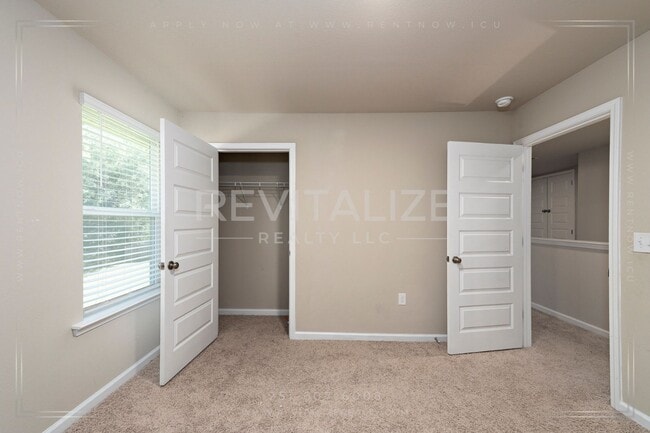 Building Photo - HALF-OFF DEPOSIT SPECIAL! Stunning 2-Story 4 BD 2.5 BA House in Spanish Fort!