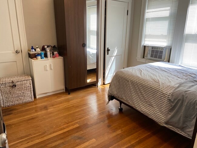 Building Photo - 21 Century St