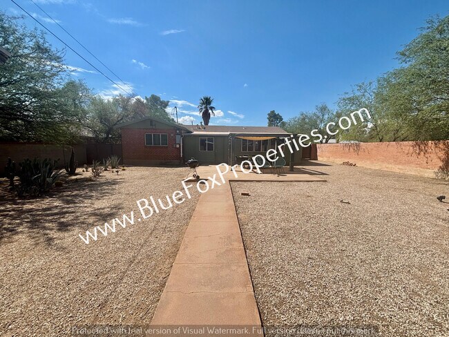 Building Photo - 3137 E Linden St