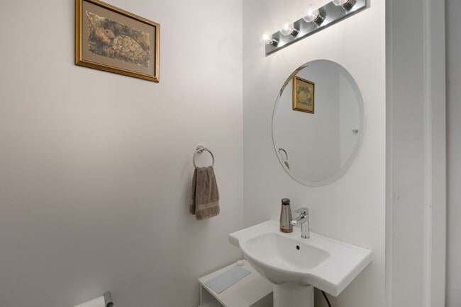 Building Photo - 2854 N River Walk Dr