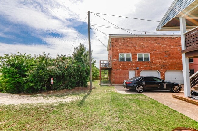 Building Photo - 1424 E Ocean View Ave