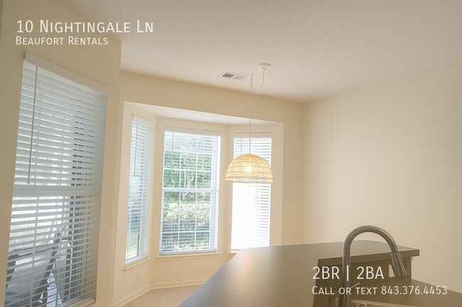 Building Photo - 10 Nightingale Ln