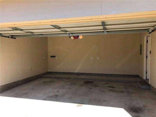 Building Photo - 4105 Meadow Bluff Way
