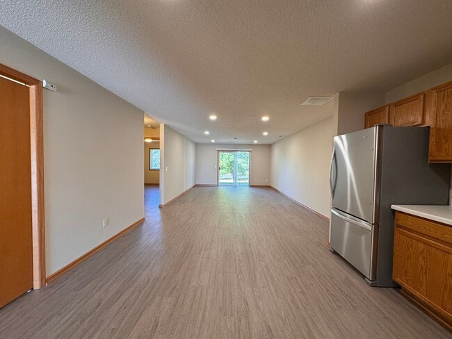 Building Photo - Fully Updated 2 Bed, 1 Bath End-Unit Townhome
