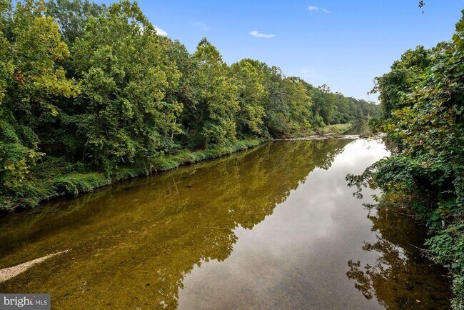 Building Photo - 200 N Pickett St