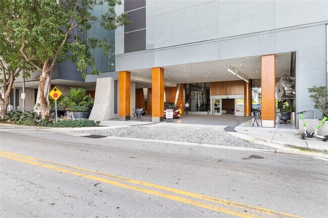 Building Photo - 68 SE 6th St