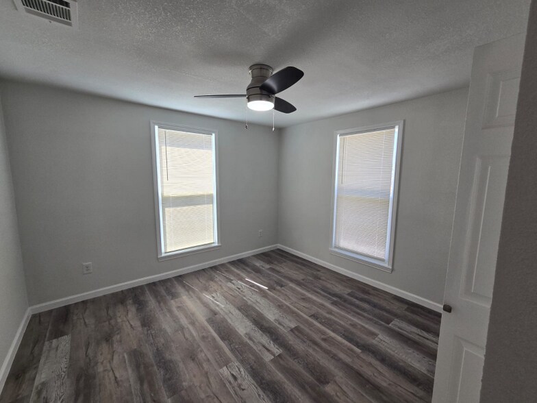 Building Photo - 629 S Gevers St