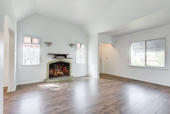 Building Photo - 288 S Coronado St