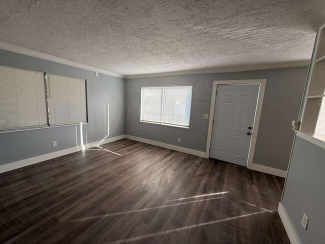 Building Photo - 3/2 Beautiful Upgraded Home on a corner lot! Apply for FREE This Holiday Season!
