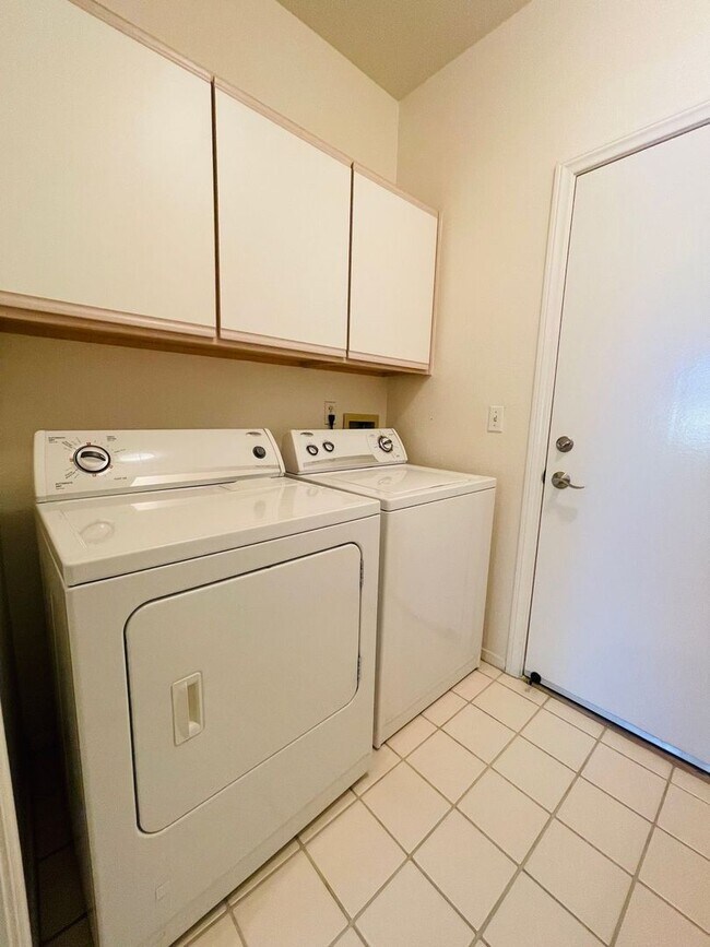 Building Photo - Painted Desert