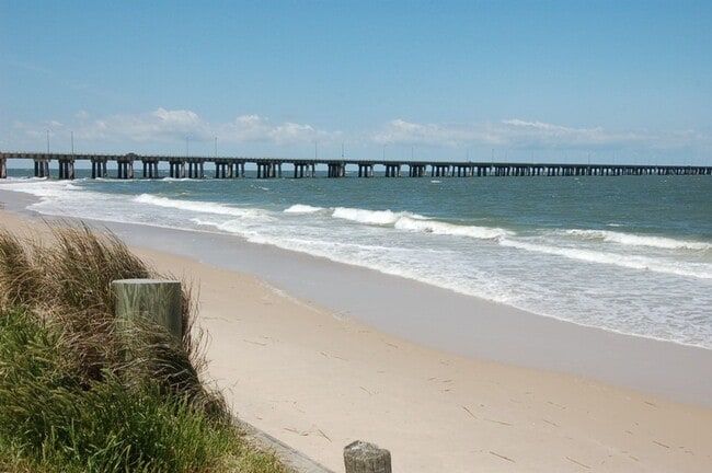 Building Photo - CHICKS BEACH CONDO FOR RENT - VIRGINIA BEACH!