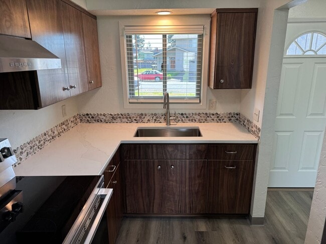 Building Photo - Updated 2 bedroom 1.5 bathroom duplex!  $200.00 MOVE-IN SPECIAL