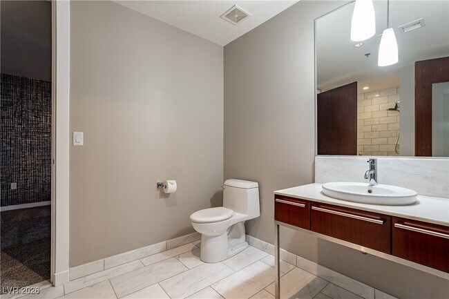 Building Photo - 4471 Dean Martin Dr