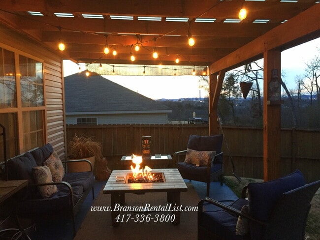 Building Photo - 3BR Home with Fenced in backyard