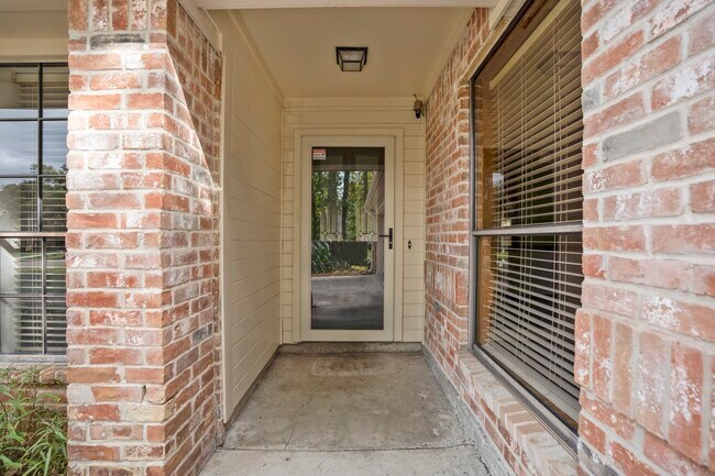 Building Photo - 38 Devonshire Dr