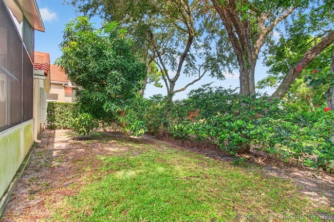 Building Photo - 5225 Brookview Dr