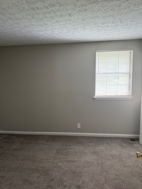 Building Photo - 2BR/1BA duplex in cul-de-sac located in th...