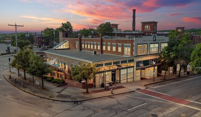 Building Photo - Spacious Studio Downtown Dover!